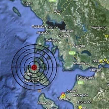 Στους δρόμους οι κάτοικοι της Κεφαλλονιάς από τον ισχυρό σεισμό 5,9 ρίχτερ που ταρακούνησε το νησί 