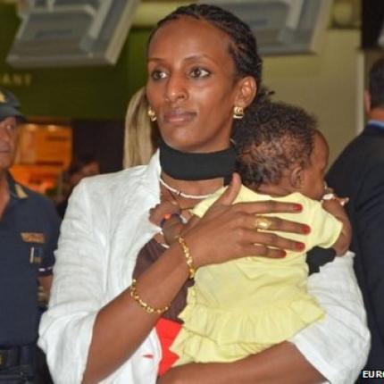 Στις ΗΠΑ η νεαρή Σουδανή που είχε καταδικασθεί σε θάνατο