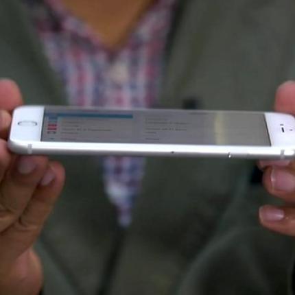 Apple: Τα iPhone 6 Plus μπορεί να... λυγίσουν, αλλά σπάνια!