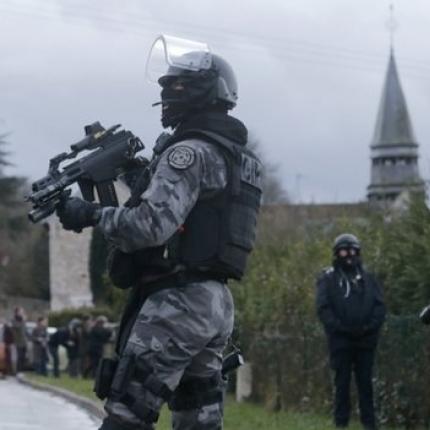 Παρίσι: Δέκα συλλήψεις τη νύχτα για τις επιθέσεις της προηγούμενης εβδομάδας