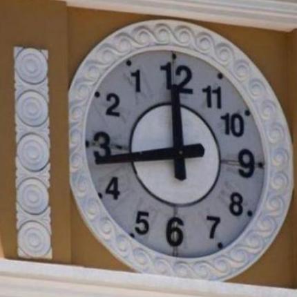 το ρολόι που πηγαίνει αντίθετα!