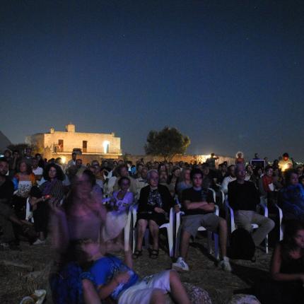 αυγουστιατικη πανσεληνος απτερα