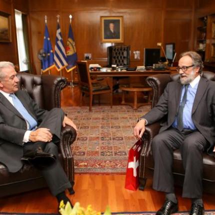 Συνάντηση Αβραμόπουλου με τον Πρέσβη της Ελβετίας