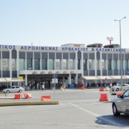 Τα πλαστά διαβατήρια τους... καθήλωσαν στο Ηράκλειο