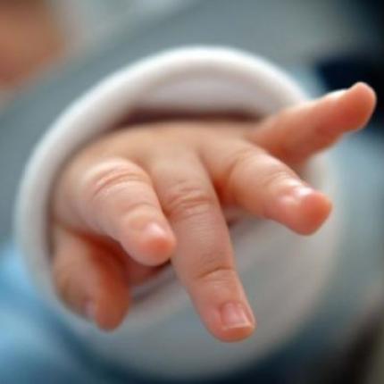 Αερογέφυρα ζωής για αγοράκι 8 ημερών από τη Λέσβο στην Αθήνα