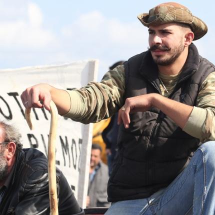 αγρότες αποκεντρωμένη