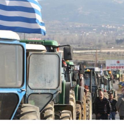 Ενισχύονται τα μπλόκα των αγροτών