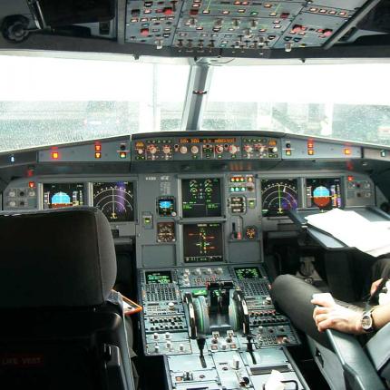 airbus-319-cockpit.jpg