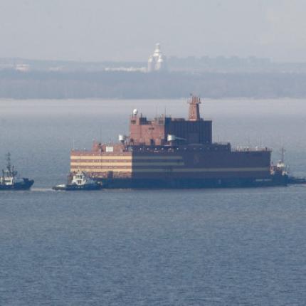 akademik-lomonosov.jpg