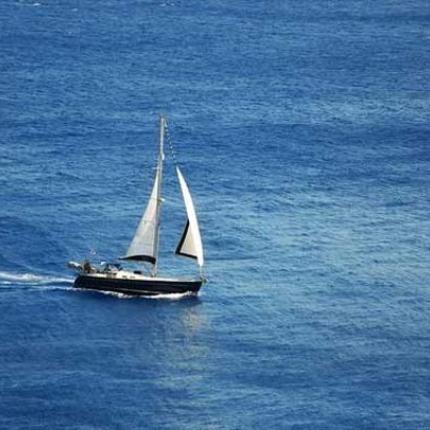 Αίσιο τέλος για τα δύο άτομα στο ιστιοφόρο ανοιχτά του Ηρακλείου