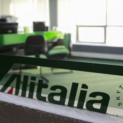 Ιταλία: 2.251 απολύσεις προγραμματίζει η Alitalia 