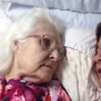 Συγκινητικό: Θυμήθηκε την κόρη της μετά από χρόνια (βίντεο)