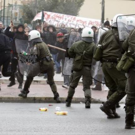 Συλλήψεις στη Θεσσαλονίκη για τα επεισόδια έξω από το ΑΠΘ