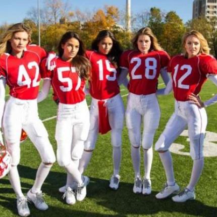 &#039;Οταν οι Άγγελοι της Victoria Secret παίζουν αμερικάνικο ποδόσφαιρο! (βίντεο)