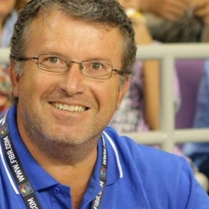 αντώνης παπουτσάκης