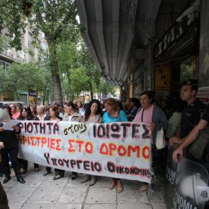 Στο πλευρό των απολυμένων καθαριστριών το Εργατικό Κέντρο Ηρακλείου