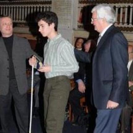 Επίσημα φοιτητής του Τμήματος Φυσικής του ΑΠΘ ο τυφλός Αργύρης Κουμτζής