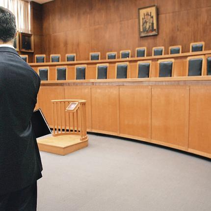 Οι ασκούμενοι δικηγόροι θα φορολογούνται πλέον ως μισθωτοί