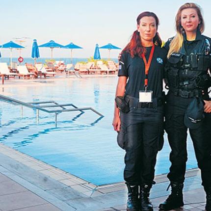 &#039;Ομορφες, σέξι και μάχιμες - Συνέδριο και πάρτι στη Χερσόνησο από τις αστυνομικίνες