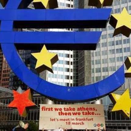 Το αστέρι που βάφτηκε κόκκινο - First we take Athens ...