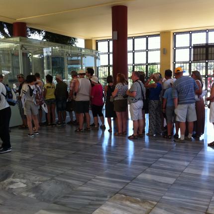 Συνεχίζεται η κοσμοσυρροή τουριστών στο Αρχαιολογικό Μουσείο Ηρακλείου 