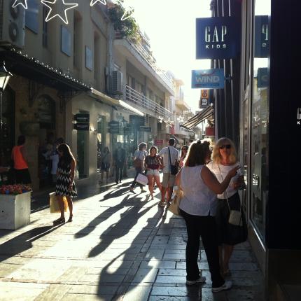 Κυριακάτικο στοίχημα στο Ηράκλειο: Καταστήματα ή παραλίες;