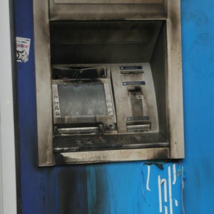 Νύχτα εμπρησμών σε ΑΤΜ