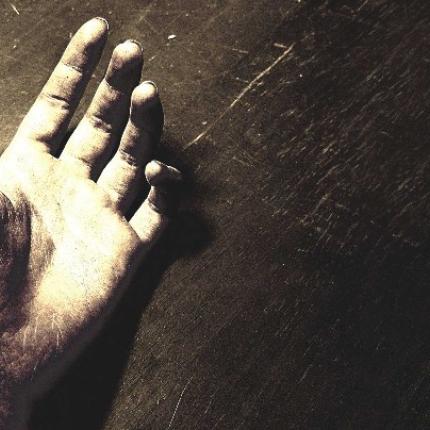 Βουτιά θανάτου από τον 5ο όροφο πολυκατοικίας στα Χανιά