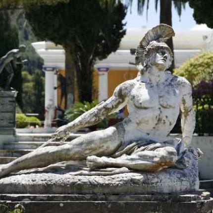 Μνημεία χαρακτηρίστηκαν τα μαρμάρινα γλυπτά του Αχίλλειου στην Κέρκυρα