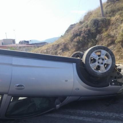 αυτοκίνητο ανατροπή