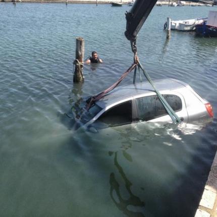 αυτοκίνητο λιμάνι