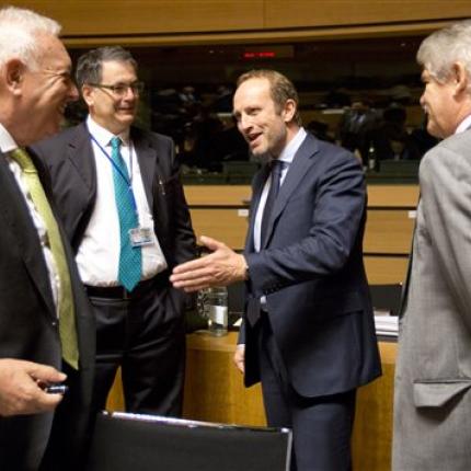 Απορρίπτει η ΕΕ την παύση των πτήσεων από την Αφρική για τον ιό Έμπολα