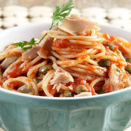 Λιγκουίνι με σάλτσα τόνου