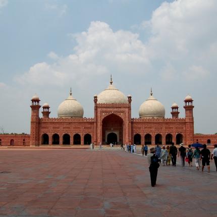 Πακιστάν: 7 νεκροί από επίθεση καμικάζι εναντίον σιιτικού τεμένους