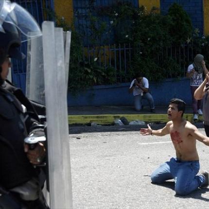 Βενεζουέλα: Νεκρός 14χρονος από πυρά αστυνομικού 