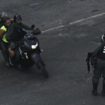 Βενεζουέλα : Επιδρομή στρατιωτών της Εθνικής Φρουράς σε προπύργιο των διαδηλωτών
