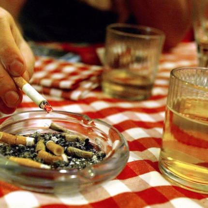 Μόνο στα εστιατόρια αρχικά οι έλεγχοι για το κάπνισμα