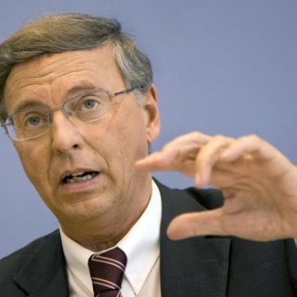 Β. Μπόσμπαχ: Αντιπαραγωγική η παραμονή της Ελλάδας στο ευρώ