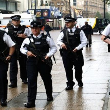 Χιλιάδες υπόπτους παρακολουθούν οι αρχές στη Βρετανία