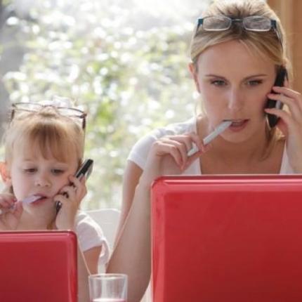 Εργαζόμενη μητέρα