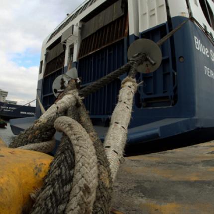 Δεμένα τα πλοία σε Πειραιά, Ραφήνα και Λαύριο