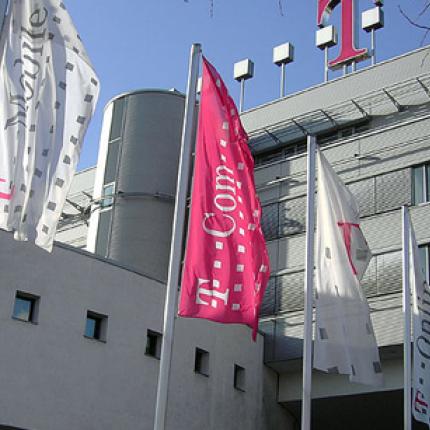 Η Deutsche Telekom απολύει 4.900 υπαλλήλους