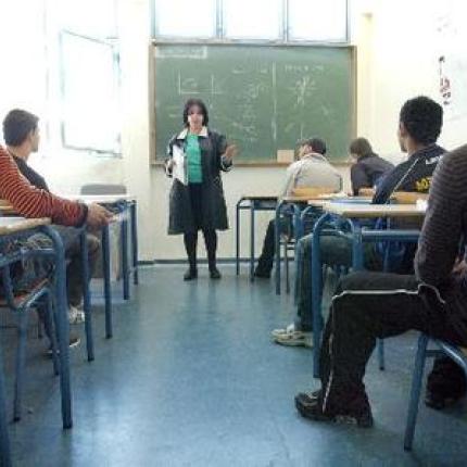 Ηράκλειο: Διαμαρτυρία από τους εκπαιδευτικούς στο Δημοτικό Συμβούλιο της Δευτέρας