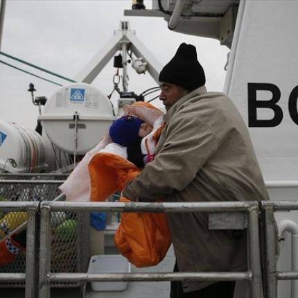 diasosi-prosfugon-kai-metanaston-apo-ploio-tis-frontex-mutilini.jpg