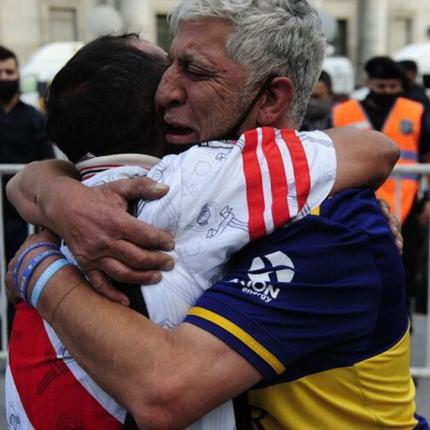 diego-maradona-fans-boca-river.jpg