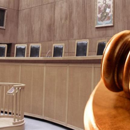 49χρονος δικηγορούσε ενώ του είχε αφαιρεθεί η άδεια