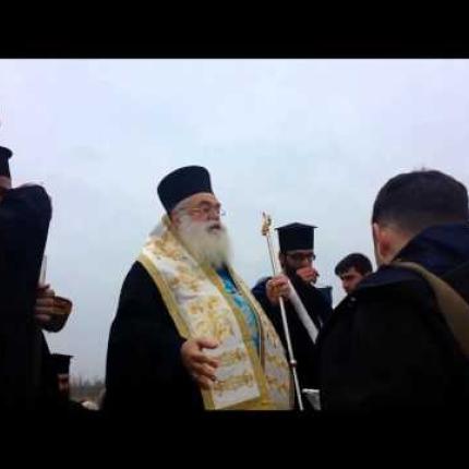 Μητροπολίτης σε πιστή: "Σουτ. Μιλάτε συνέχεια οι γυναίκες. Λυπάμαι τον άνδρα σου " (βίντεο)