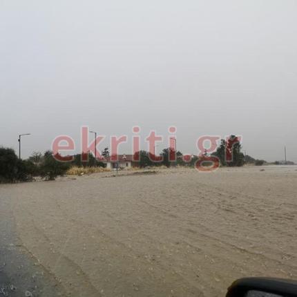 Απέραντη λίμνη δρόμος προς την Αμνισό
