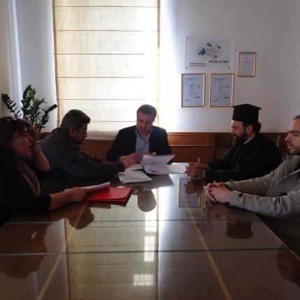 Υπογραφή προγραμματικής σύμβασης για τον εξοπλισμό παιδικής κατασκήνωσης του Ιδρύματος Διακονίας Νεότητας Ενορίας Αγ. Τίτου στην Ροδιά