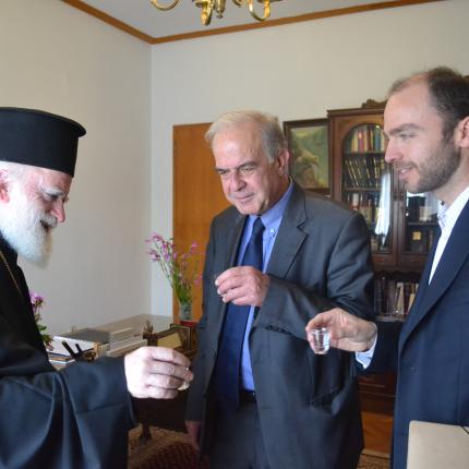 Με τον Σεβασμιότατο Αρχιεπίσκοπο Κρήτης κ. Ειρηναίο ο Βασίλης Λαμπρινός